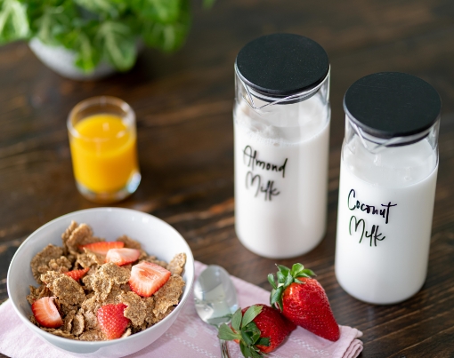 Picture of Glass Jug 700 ml - Black Lid